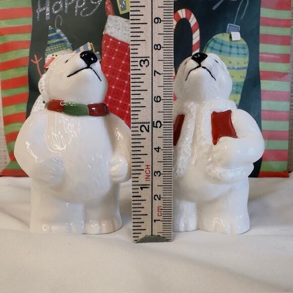 Polar Bear Christmas Salt & Pepper Shaker Set Holiday 3/2 holes Serving - Picture 9 of 16